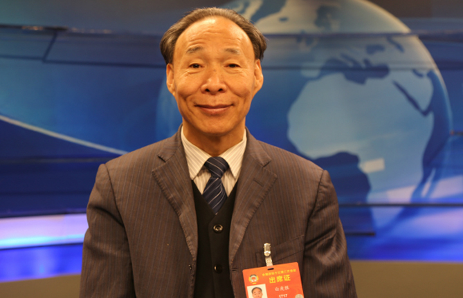 全國政協(xié)常委、中國作家協(xié)會(huì)副主席白庚勝：民族文化的保護(hù)與發(fā)展