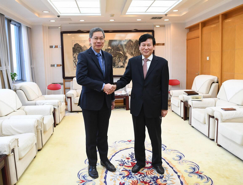 人民日報(bào)社社長、總編輯庹震會(huì)見新加坡駐華大使呂德耀一行