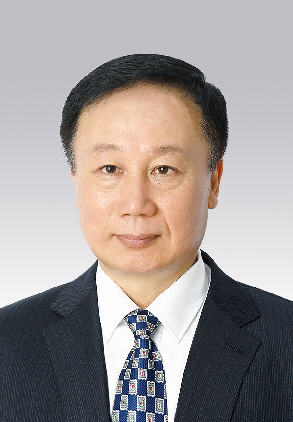 馬宏偉，男，滿族，1969年4月生，研究生學(xué)歷，中共黨員，現(xiàn)任人民日報(bào)社副總編輯。